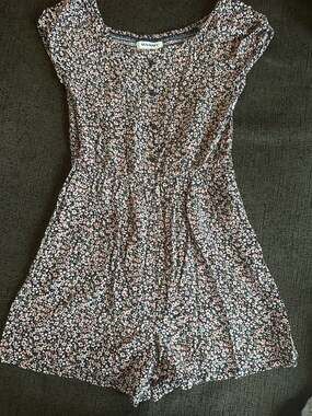 Girl’s Old Navy Floral Romper Size XL (14-16) Blue Pink Button Front Short Sleev